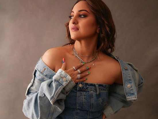 Stylish Looks Of Sonakshi Sinha In Denim